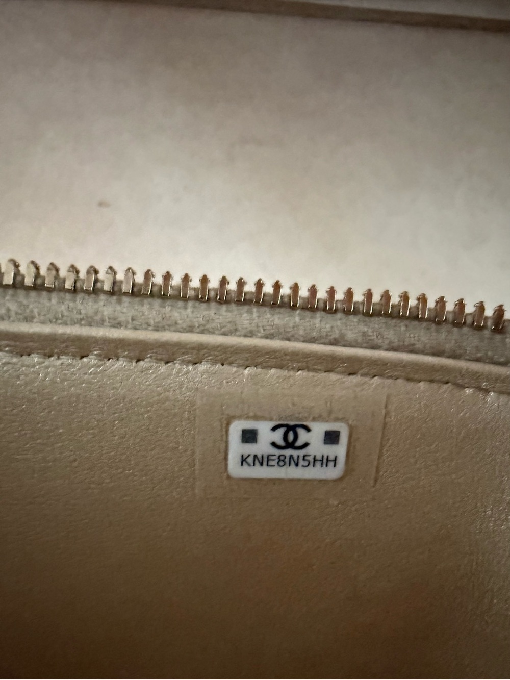 Chanel Quilted Metallic Gold Crossbody Vanity Case from 26/27 cruise collection - Picture 5 of 5